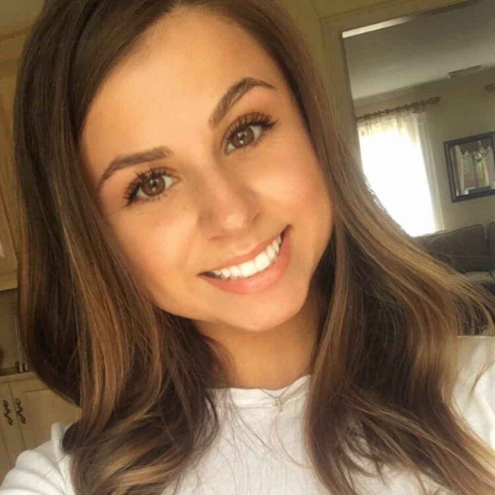 Meet your Posher, Alexia